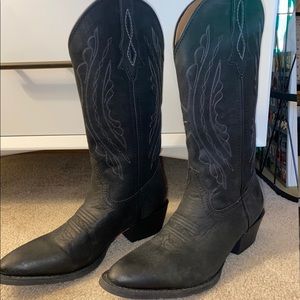 Size 11 black Justin cowboy boots